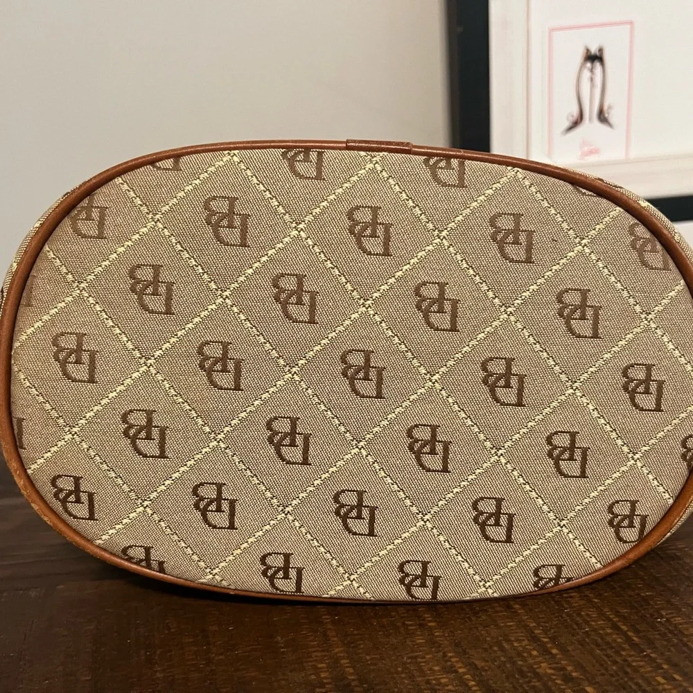 Dooney & Bourke Tan Brown Shoulder Bag with Monogram - Picture 3 of 5